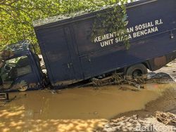 Banjir dan Sampah Kiriman Rusak Pantai Gemah, Pemprov Jatim Turun Tangan