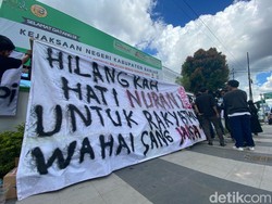 Peduli Kasus Tanah Kakek Kahfi, Aliansi Mahasiswa Aksi di Kejari Martapura