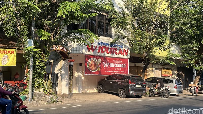 Penampakan Ayam Goreng Widuran Solo usai diizinkan buka kembali, Kamis (5/6/2025).