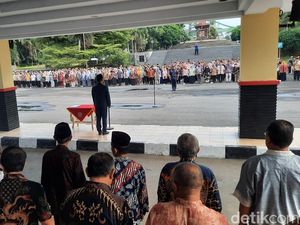 Sehari Usai Dilantik, Bupati Tasik Langsung Ubah Jam Kerja ASN Sehari Usai Dilantik, Bupati Tasik Langsung Ubah Jam Kerja ASN