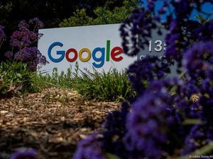 Menkomdigi Sebut Meta & Google Gelar Kabel Bawah Laut Lagi ke RI Menkomdigi Sebut Meta & Google Gelar Kabel Bawah Laut Lagi ke RI
