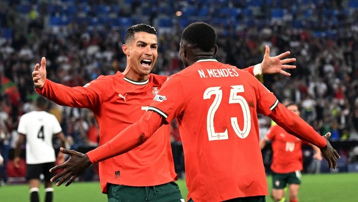 Cristiano Ronaldo Soccer Football - Nations League - Semi Final - Germany v Portugal - Allianz Arena, Munich, Germany - June 4, 2025 Portugals Cristiano Ronaldo celebrates scoring their second goal with Portugals Nuno Mendes REUTERS/Angelika Warmuth