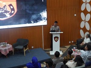 Polisi Beri Kuliah Umum Mahasiswa Trisakti soal Berantas Perdagangan Satwa Liar Polisi Beri Kuliah Umum Mahasiswa Trisakti soal Berantas Perdagangan Satwa Liar