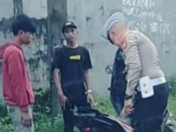 Pemotor di Gowa Ditahan Polisi gegara Tak Pakai Helm, Ternyata Bawa Sabu