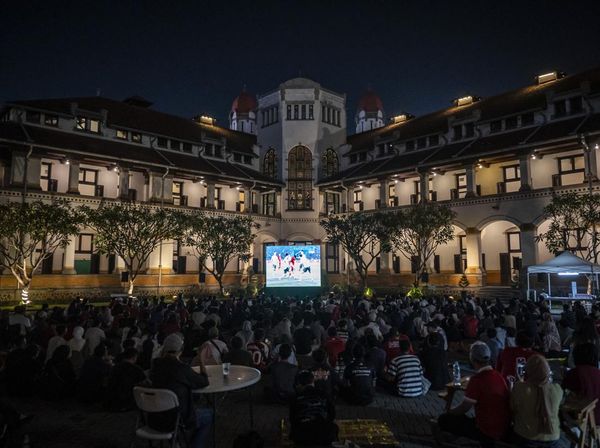 Dukung Timnas, Warga Semarang Nobar di Ikon Wisata Lawang Sewu