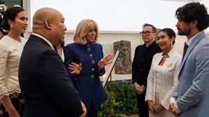 Foto: Gaya Artis Indonesia Bertemu Brigitte Macron, Angkat Kearifan Lokal