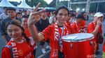 Gaya Suporter China Masuki Stadion GBK