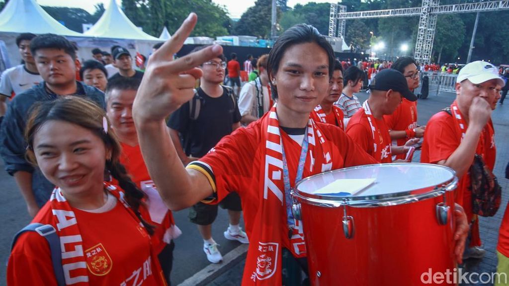 Gaya Suporter China Masuki Stadion GBK Gaya Suporter China Masuki Stadion GBK