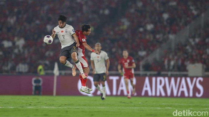 Gol Ole Romeny Bawa Indonesia Memimpin 1-0 Indonesia vs China tersaji di matchday kesembilan Grup C Kualifikasi Piala Dunia 2026. Eksekusi penalti Ole Romeney membawa skuad Garuda memimpin 1-0, Kamis (5/6/2025).