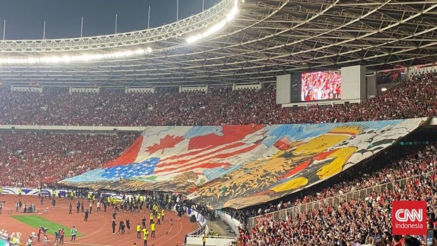 Timnas Indonesia menghadapi China dalam laga Kualifikasi Piala Dunia 2026 di SUGBK. (CNN Indonesia/Muhammad Ikhwanuddin)