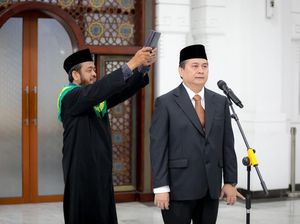 Iskandar Zulkarnain Resmi Jadi Sekda Kota Bandung Iskandar Zulkarnain Resmi Jadi Sekda Kota Bandung