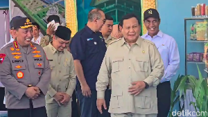 Potret Kapolri Dampingi Prabowo Panen Raya Jagung Serentak