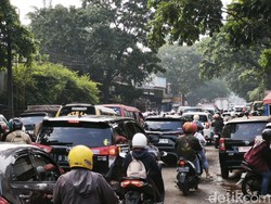Pasar Ciroyom Ramai Jelang Lebaran, Jalan Rajawali Bandung Macet Parah