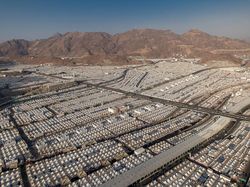 Lautan Tenda Putih di Mina Sambut Jutaan Jemaah Haji