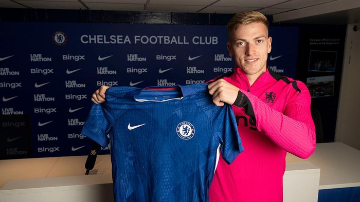 LONDON, ENGLAND - JUNE 03: Liam Delap of Chelsea poses for a photo as Chelsea unveil him as a new signing ahead of the 2025/2026 season at Stamford Bridge on June 03, 2025 in London, England. (Photo by Darren Walsh/Chelsea FC via Getty Images)