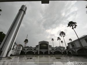 Masjid Pusdai Bandung Bersolek Sambut Idul Adha 2025, Siapkan 3 Sapi Masjid Pusdai Bandung Bersolek Sambut Idul Adha 2025, Siapkan 3 Sapi