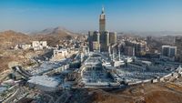 Megah dan Penuh Cahaya, Masjidil Haram Jadi Pusat Dunia
