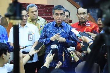 Menaker Optimalkan Layanan Ketenagakerjaan: Ciptakan Lingkungan Bebas KKN untuk Masa Depan yang Bersih dan Berkualitas!