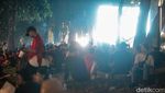 Nobar Indonesia Vs China Ala Piknik di GBK