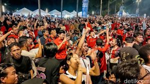 Ole Romeny Cetak Gol, Suporter Histeris Nobar di GBK