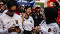Paras-paras Cantik Semarakkan Indonesia Vs China di GBK