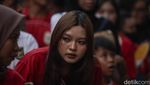 Paras-paras Cantik Semarakkan Indonesia Vs China di GBK