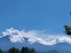 Gunung Raung Erupsi Lontarkan Abu Vulkanik Setinggi 600 Meter