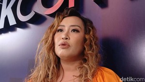 Pinkan Mambo Gak Diundang ke Pernikahan Al Ghazali, Lagi Sibuk Bikin Donat