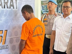 Viral Ketua Ormas Cekcok saat Minta Jatah Parkir, Langsung Ditangkap Polisi Viral Ketua Ormas Cekcok saat Minta Jatah Parkir, Langsung Ditangkap Polisi