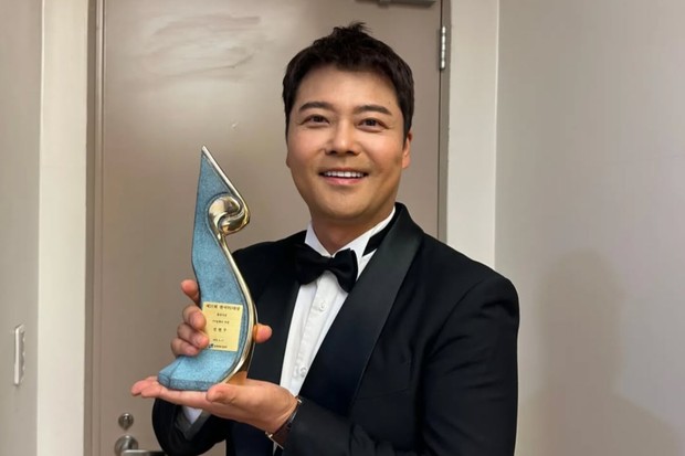 Potret Jun Hyun Moo
