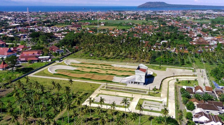 Sirkuit BMX Supercross Muncar yang baru direvitalisasi melalui proyek dari Kementerian Pekerjaan Umum itu, berdiri di area seluas 4,2 hektare. Foto: ANTARA FOTO/Budi Candra Setya