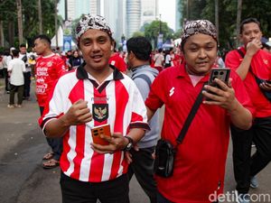 Potret Suporter Indonesia Pakai Jersey Anti-Mainstream di GBK