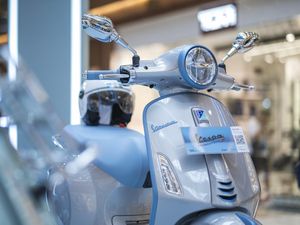 Rayakan Usia 79 Tahun, Vespa Segarkan Warna Primavera hingga Sprint Rayakan Usia 79 Tahun, Vespa Segarkan Warna Primavera hingga Sprint
