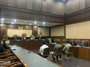 Video: 3 Terdakwa Kasus Korupsi APD Covid-19 Divonis 3 Hingga 11,5 Tahun Bui Video: 3 Terdakwa Kasus Korupsi APD Covid-19 Divonis 3 Hingga 11,5 Tahun Bui