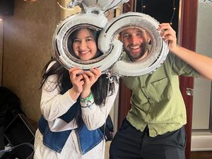 Stephanie Poetri Dapat Kejutan di Backstage HITC Usai Umumkan Nikah Stephanie Poetri Dapat Kejutan di Backstage HITC Usai Umumkan Nikah