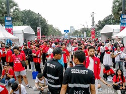 Sejumlah suporter mulai berdatangan ke kawasan SUGBK, Kamis (5/6/2025), jelang pertandingan Timnas Indonesia melawan China.