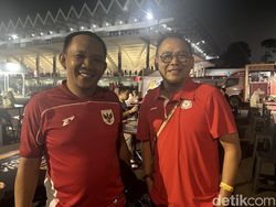 Suporter Ini Terbang dari Papua, Dukung Timnas & Bulutangkis Indonesia
