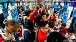 Suporter Indonesia Merahkan MRT Usai Kemenangan Kontra China