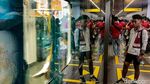 Suporter Indonesia Merahkan MRT Usai Kemenangan Kontra China