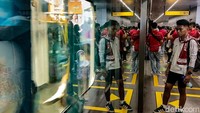 MRT menyediakan jalur khusus bagi suporter yang memiliki tiket pertandingan.  