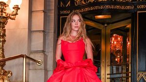 5 Gaya Seksi Menyala Sydney Sweeney Pakai Gaun Merah di Premiere Film Terbaru
