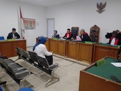 Weni Aryanti Dituntut 6,5 Tahun Penjara karena Korupsi Uang Kas Bank