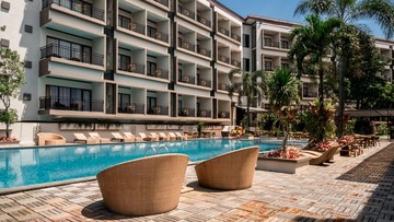 Turis Arab Doyan Nongkrong di Kolam Renang Hotel
