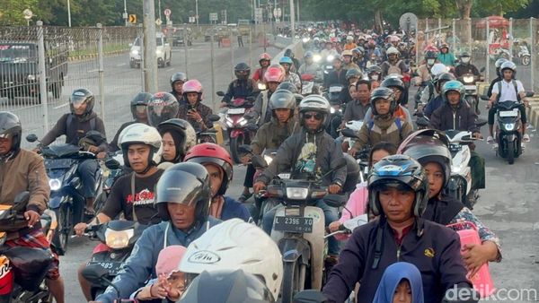 Tradisi Toron Idul Adha Jembatan Suramadu Ramai Pemudik
