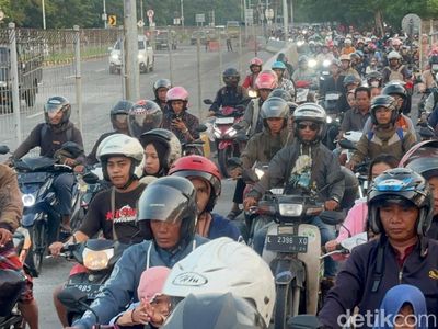 Tradisi Toron Idul Adha Jembatan Suramadu Ramai Pemudik