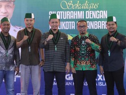 Walkot Pekanbaru Dinobatkan Jadi Anggota Kehormatan HMI