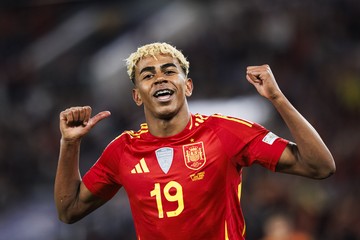Lamine Yamal Hadapi Ronaldo Dulu, Messi Kemudian