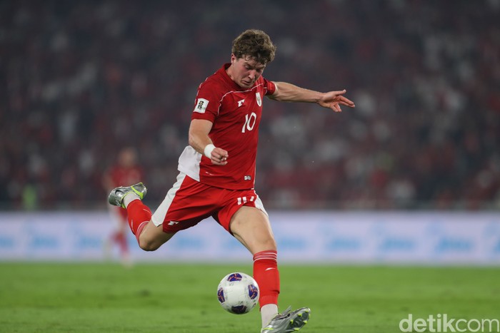 Ole Romeny tampil gemilang dan jadi penentu kemenangan Timnas atas China. Tiga gol dalam tiga laga, striker muda ini jadi harapan baru skuad Garuda.