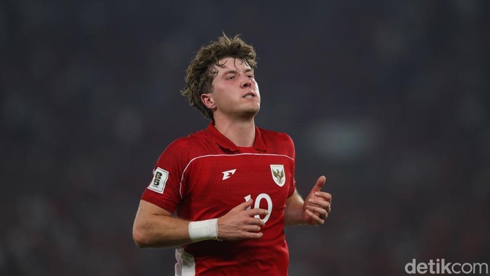 Ole Romeny tampil gemilang dan jadi penentu kemenangan Timnas atas China. Tiga gol dalam tiga laga, striker muda ini jadi harapan baru skuad Garuda.