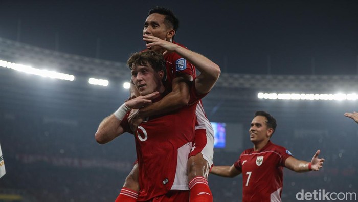3 Pertandingan three Gol, Ole Kepingan Timnas yang Hilang? Ole Romeny tampil gemilang dan jadi penentu kemenangan Timnas atas China. Tiga gol dalam tiga laga, striker muda ini jadi harapan baru skuad Garuda.